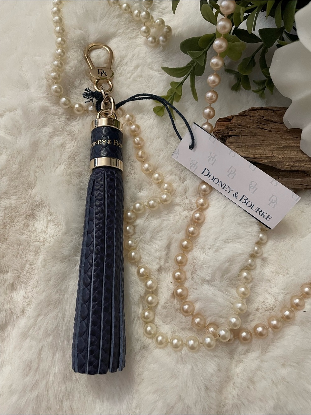 🎀 DOONEY &BOURKE® Navy Leather Tassel Keychain with Gold Hardware🎀